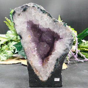 GEO-AM6501 Amethyst Geode