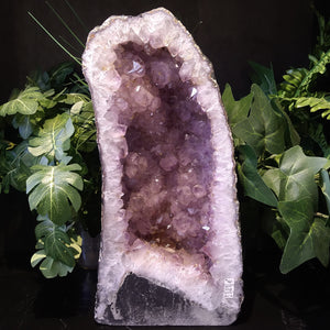 GEO-AM8 Amethyst Geode