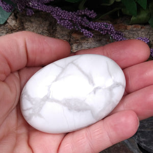 HO-13 White Howlite palm stone