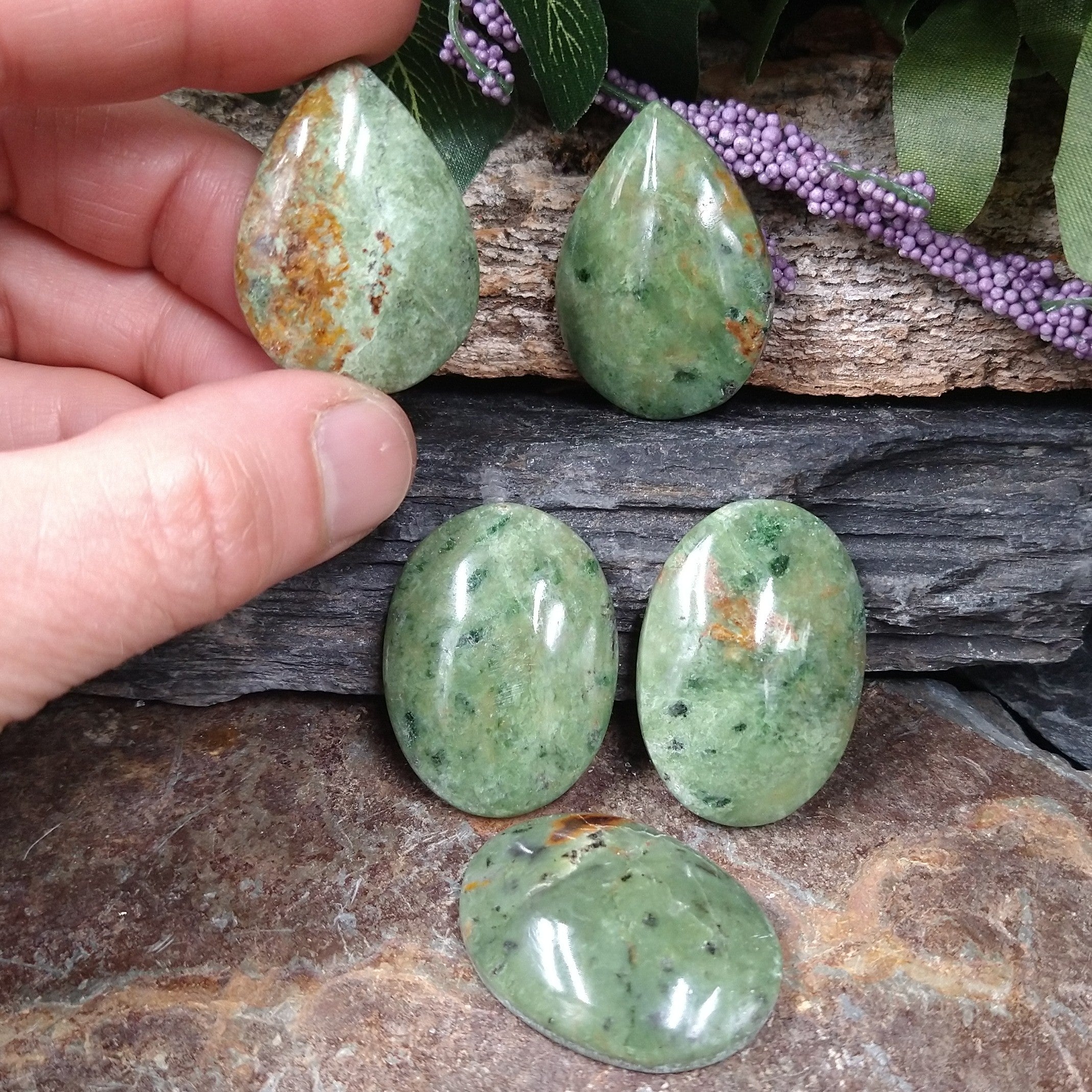 CHR-29 Chrysoprase Cabochon